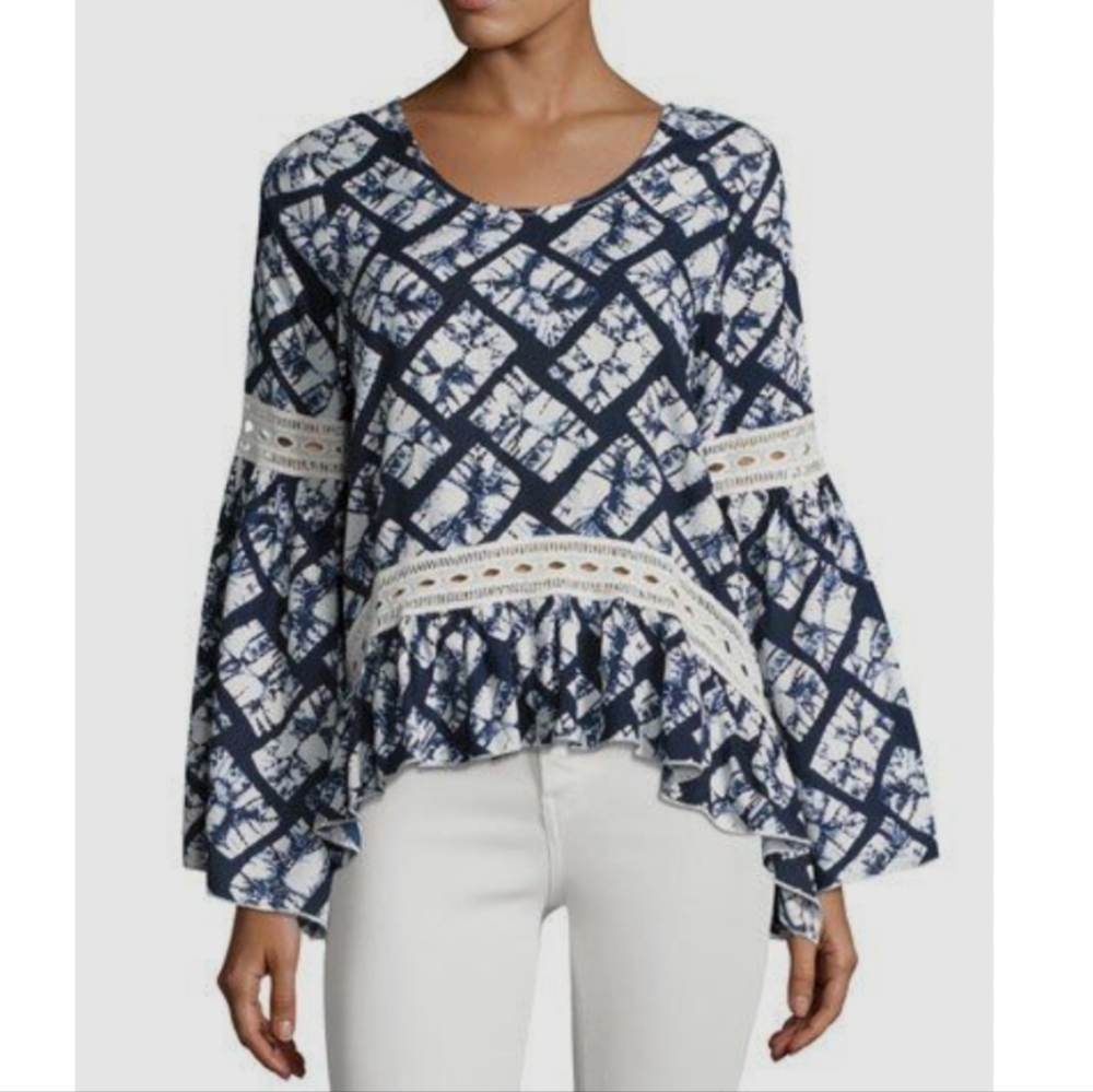 Beachlunchlounge Collection Long Bell Sleeve Blouse